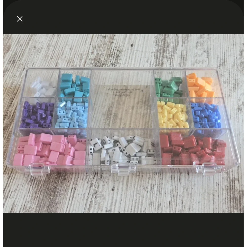 Creatology Tile Bead Box Kit Assorted Color 2 Hole Beads Alphabet Letter Cubes
